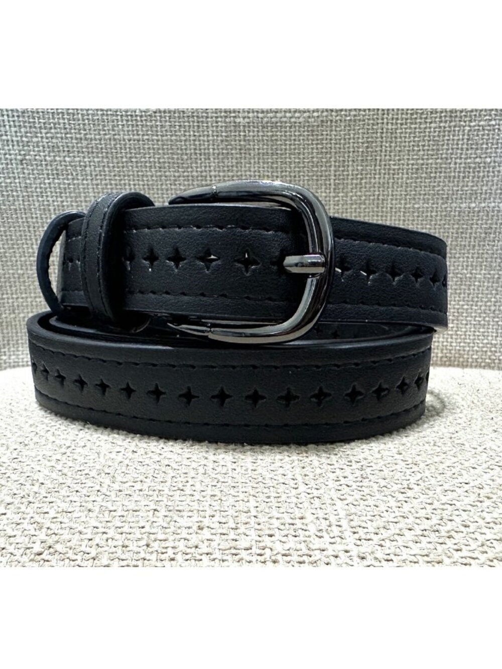 NWOT Men's Black Leather Belt With Cut Outs Size 36"